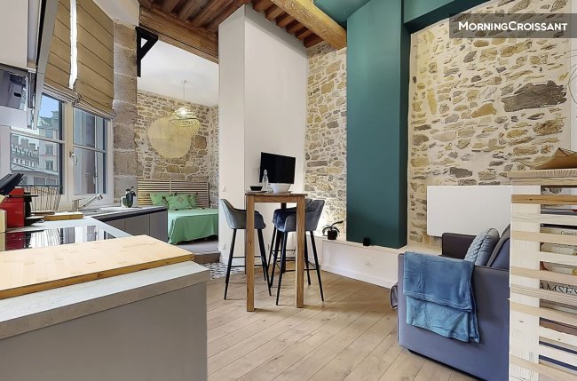 Furnished and equipped studio