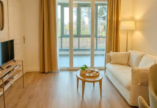 Furnished studio in residence