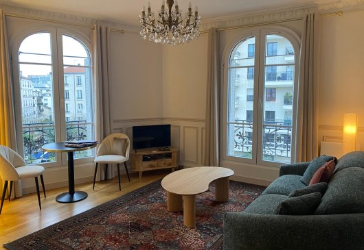 Parisian Modern : 2BR Clear View