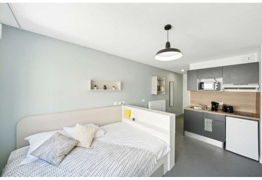 Studio double bed in residence