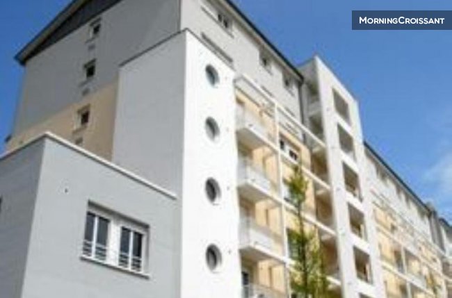 Furnished studio in residence