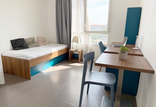 Furnished studio in residence