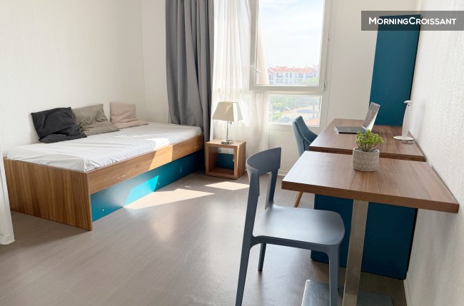 Furnished studio in residence