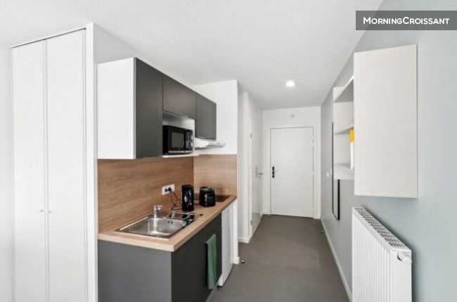 Studio single bed in residence