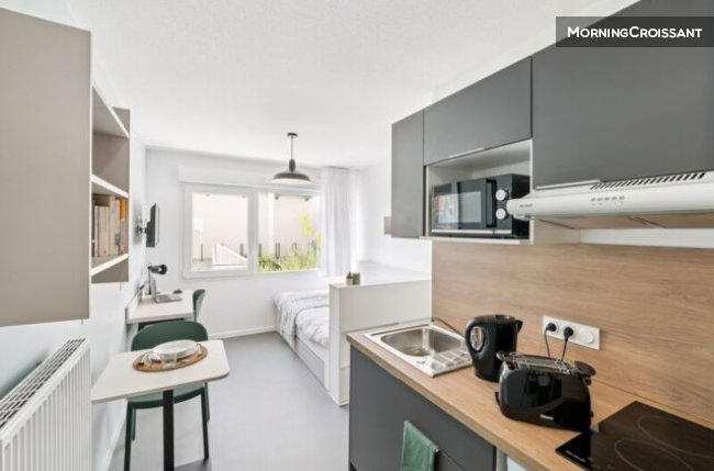 Studio single bed in residence