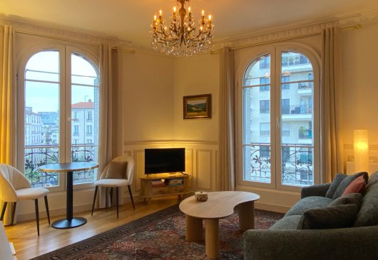Parisian Modern : 2BR with a view