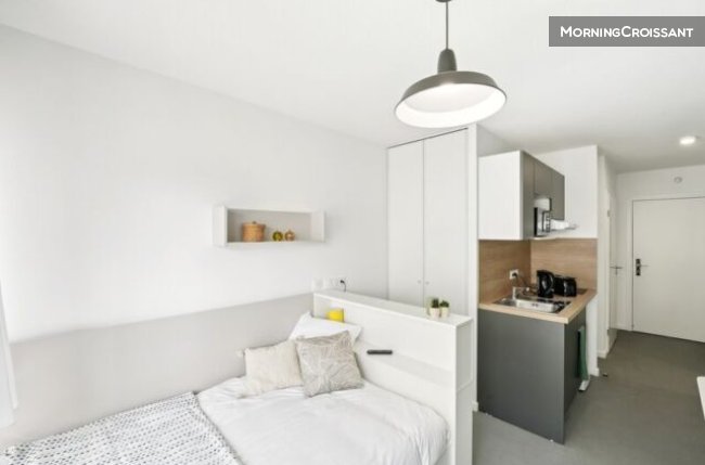 Studio single bed in residence