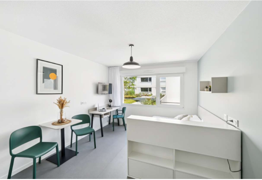 Studio double bed in residence