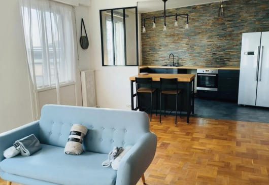 Bright flat in the heart of Bécon