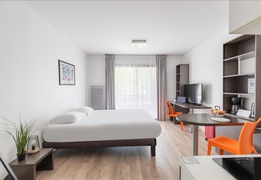 Beautiful studio with hotel service