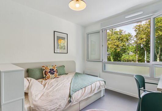 Studio single bed in residence