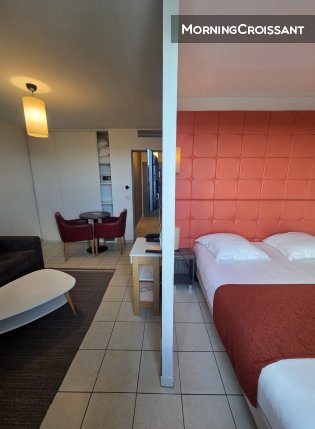 F2 - 1 bedroom with living room