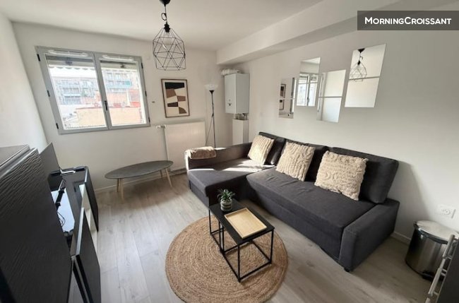 Studio downtown Oullins/metro