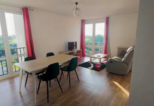 Large 2room apt close to transport