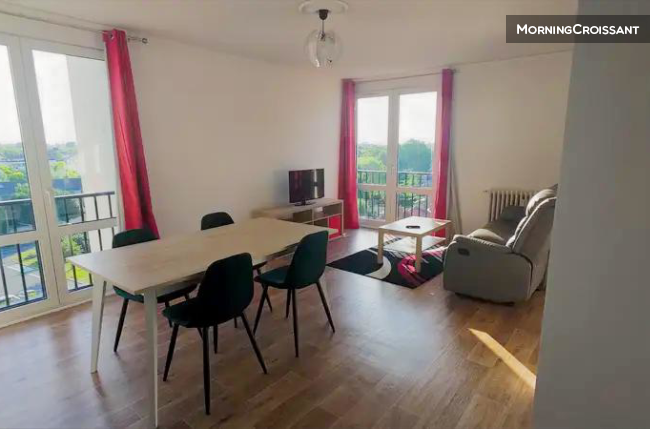 Large 2room apt close to transport