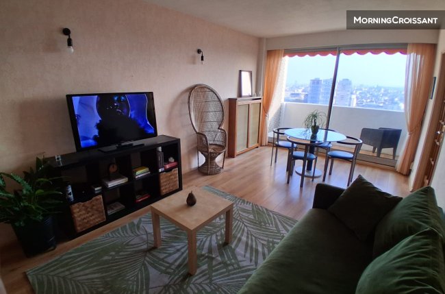 Panoramic view of the Eiffel Tower