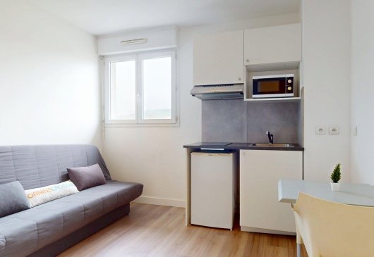 Furnished studio in residence