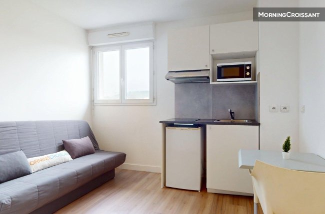 Furnished studio in residence