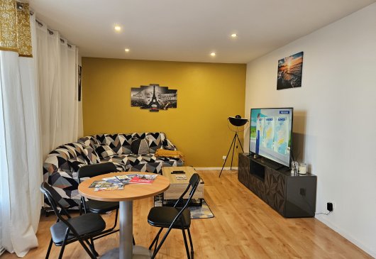 Spacious apt close to university