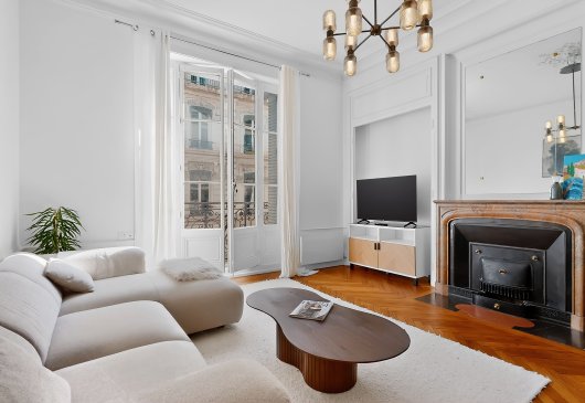 2 bedroom flat with balcony Lyon 6