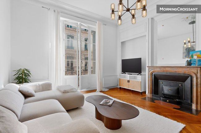 2 bedroom flat with balcony Lyon 6