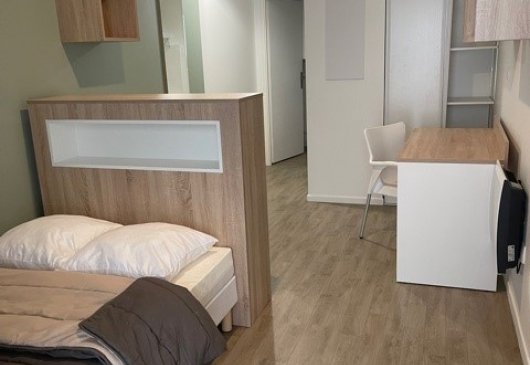 Bright studio in Clamart