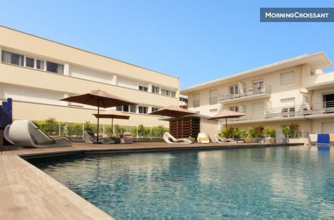 Furnished studio in residence