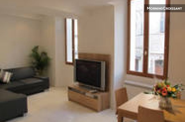 Beautiful apt. Heart of old Antibes