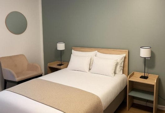 Furnished flat in residence