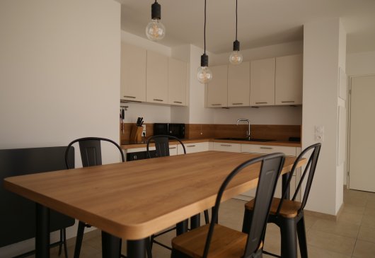 Large premium furnished T2