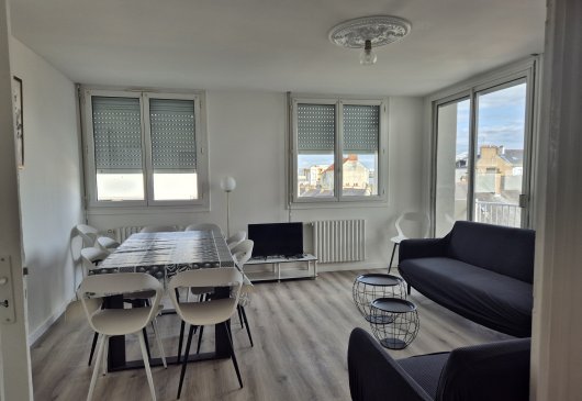 Furnished 6-room apt city centre