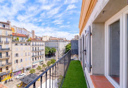 Elegant renovated T4 with terrace