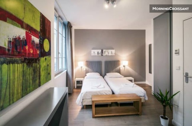 Furnished studio with single beds