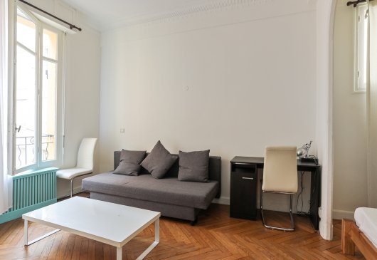 Lamartine-style flat
