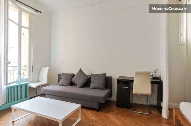 Lamartine-style flat