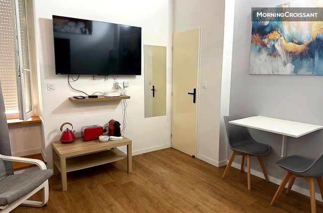 Cosy mezzanine studio Metro Line B