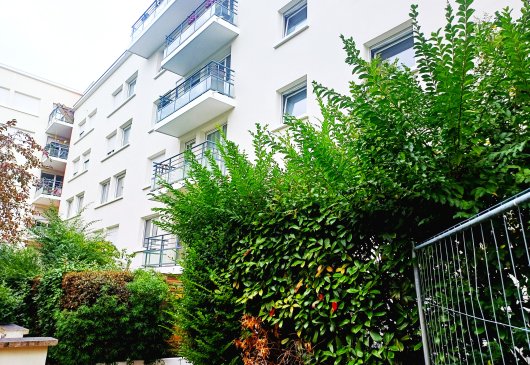 Near Paris, 3brf lat, Metro, PKG