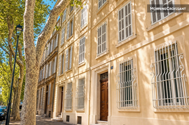 Spacious, sunny three-bedroom flat