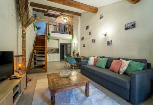 Furnished one-bedroom duplex flat