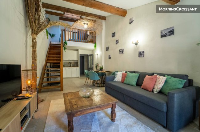 Furnished one-bedroom duplex flat