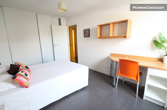 Shared flat room