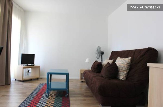 Student studio flat to let