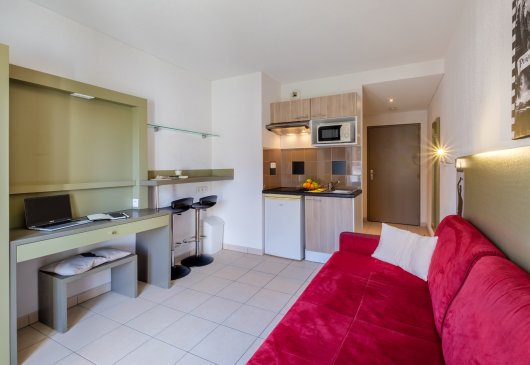 Furnished studio in residence