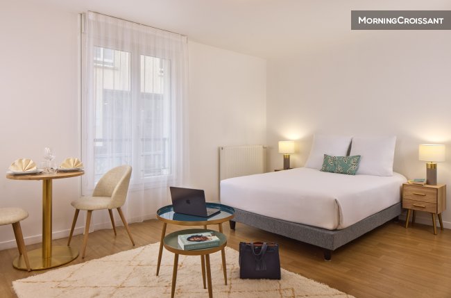 Furnished studio in residence