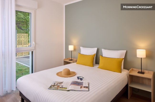 Furnished flat in residence
