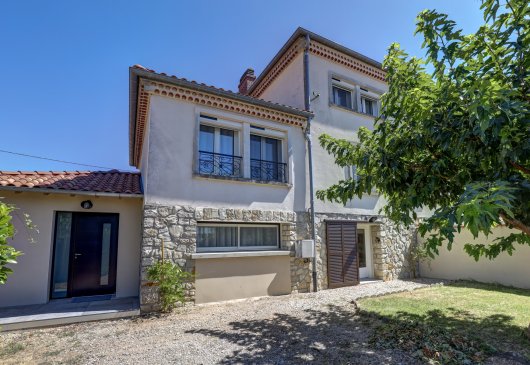 Furnished house with garden