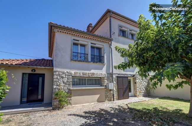 Furnished house with garden