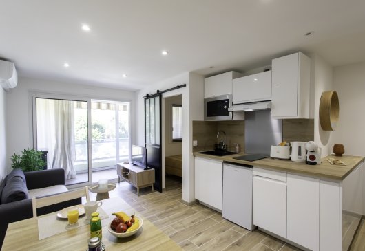 Beachfront flat, 5 minutes