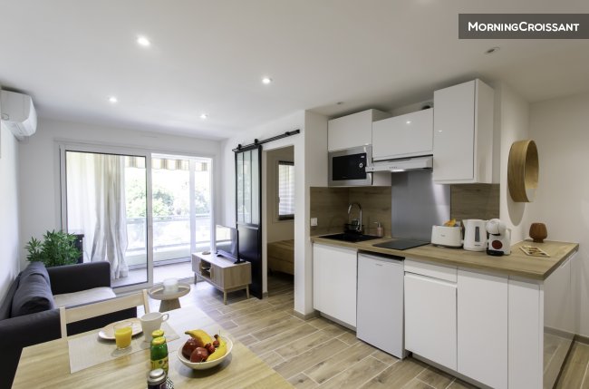 Beachfront flat, 5 minutes