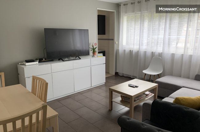 Air-conditioned one-bedroom flat